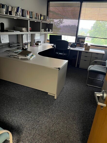 More Photos Of 3200 Kanawha Tpke, South Charleston Office For Lease