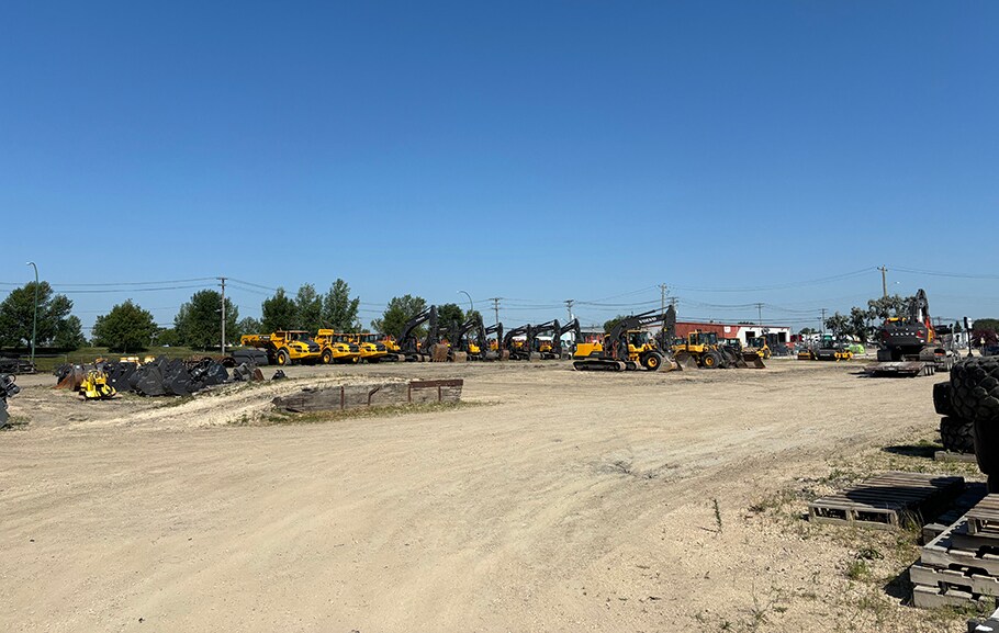 More Photos Of 380 Keewatin St, Winnipeg Warehouse For Lease