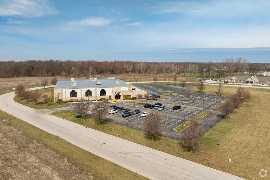 More Photos Of 1526 Deer Run Dr, Mishawaka Amusement Park For Sale