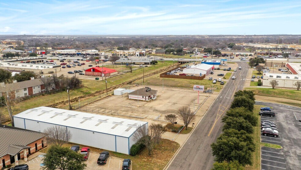 More Photos Of 240 Exchange St, Burleson Auto Dealership For Sale