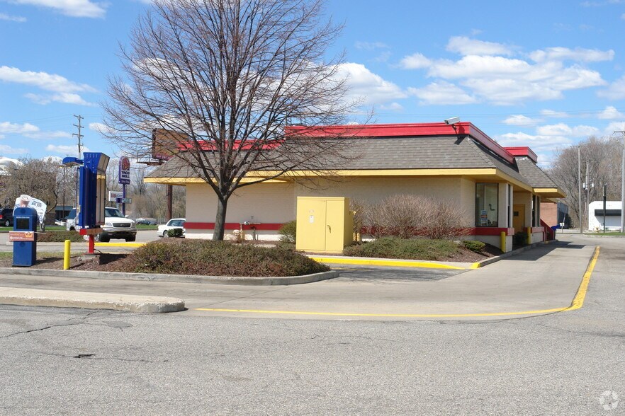 Primary Photo Of 600 28th St SE, Grand Rapids Fast Food For Lease