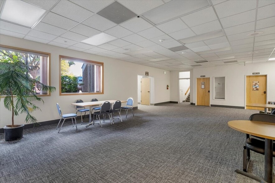 More Photos Of 2405 Front St NE, Salem Office For Sale