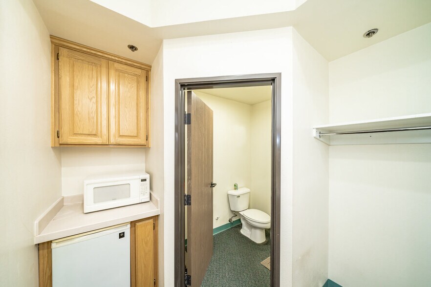 More Photos Of 231 W Blueridge Ave, Orange Manufacturing For Sale