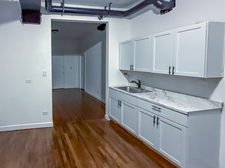 More Photos Of 8714 S Commercial Ave, Chicago Multifamily For Lease