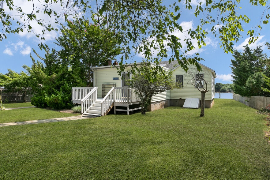 More Photos Of 35 Gardners Ln, Hampton Bays Apartments For Sale