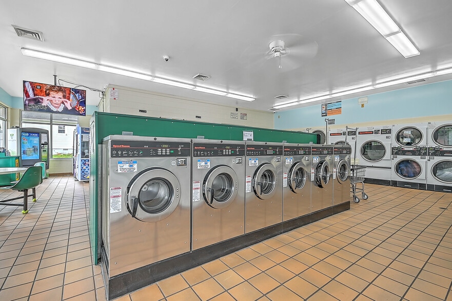 More Photos Of 245 Gate City Hwy, Bristol General Retail For Sale