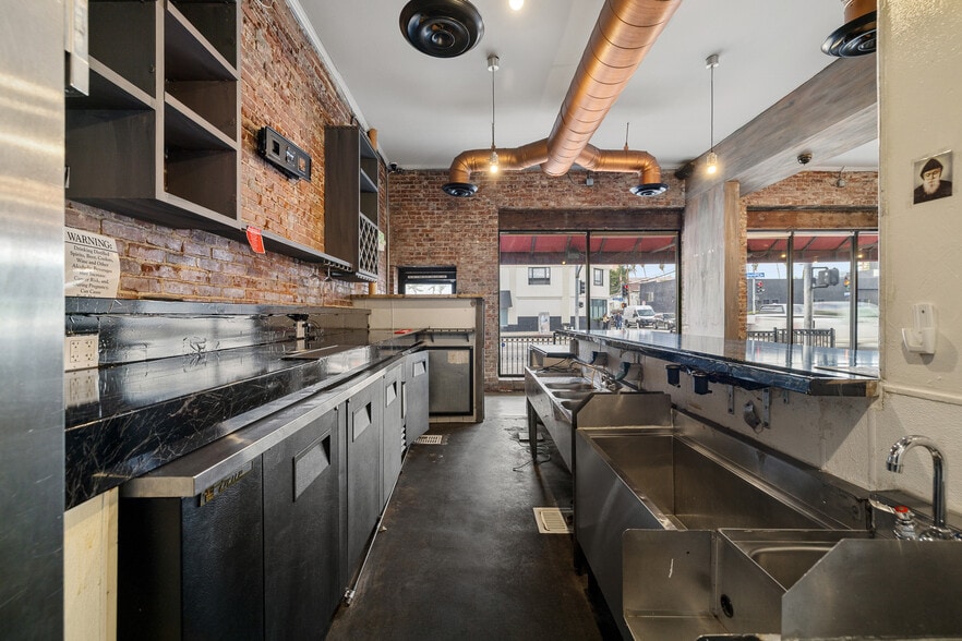 More Photos Of 1156-1160 N Highland Ave, Los Angeles Storefront Retail Residential For Lease