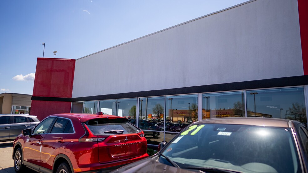 More Photos Of 5155 W Pike Plaza Rd, Indianapolis General Retail For Sale