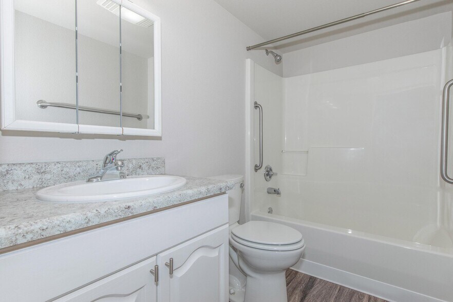 More Photos Of 1027 Washington Ave, Golden Apartments For Lease