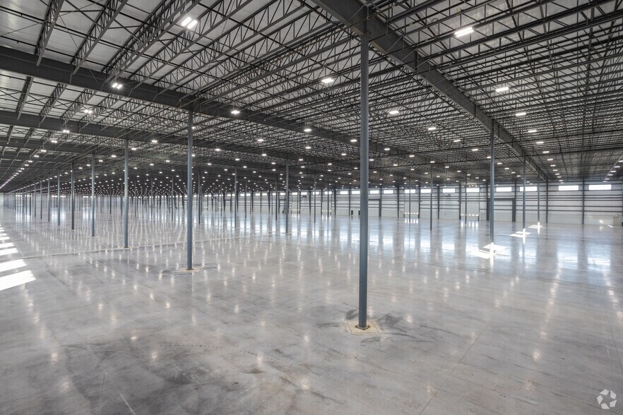 More Photos Of 203 Stonemont Dr, Bristol Warehouse For Lease