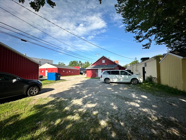 More Photos Of 15008-15020 IN-1, Leo Storefront Retail Office For Lease