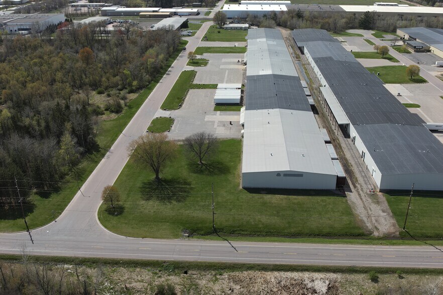 More Photos Of 1940 Jefferson St, Wisconsin Rapids Distribution For Sale