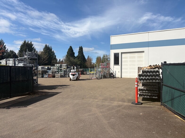More Photos Of 2130 NE Griffin Oaks St, Hillsboro Light Manufacturing For Lease
