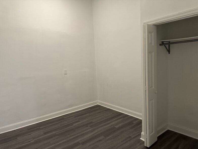 More Photos Of 194 Woodward St, Jersey City General Retail For Lease