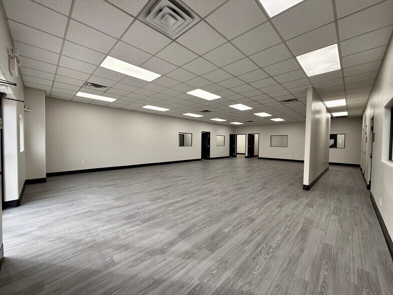 More Photos Of 203 W Delhi, North Las Vegas Warehouse For Lease