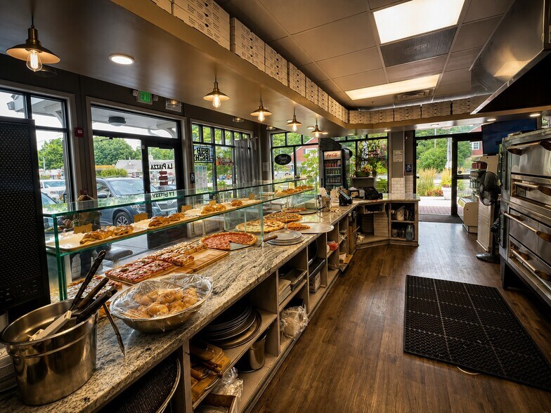More Photos Of 7 Station Rd, Brookfield Storefront Retail Residential For Lease