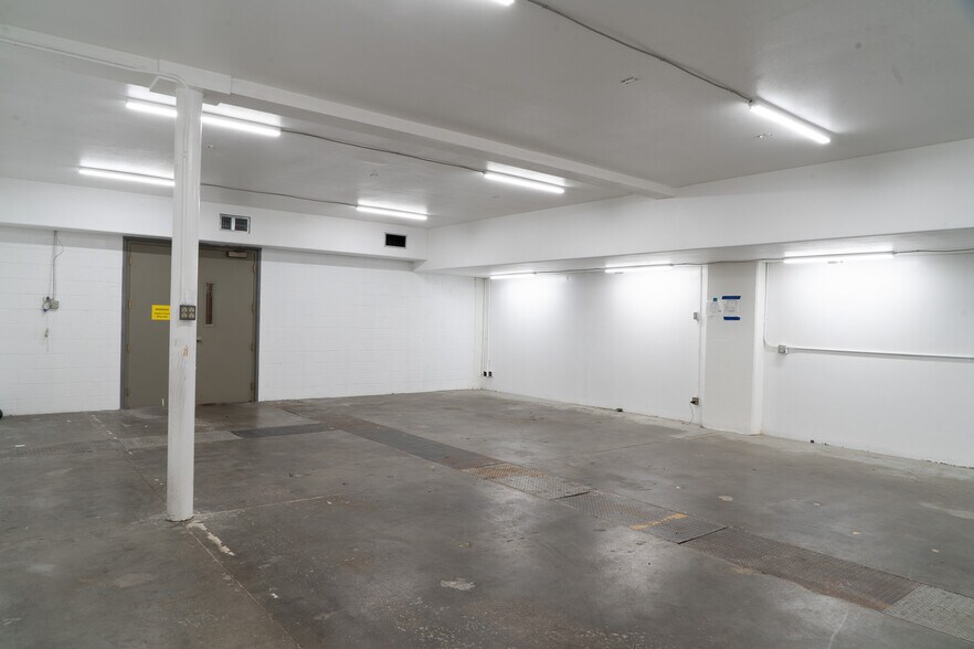 More Photos Of 1492 Burlcrest Dr, Medford Warehouse For Sale