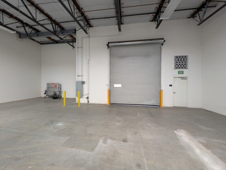 More Photos Of 1115 S Grove Ave, Ontario Showroom For Lease