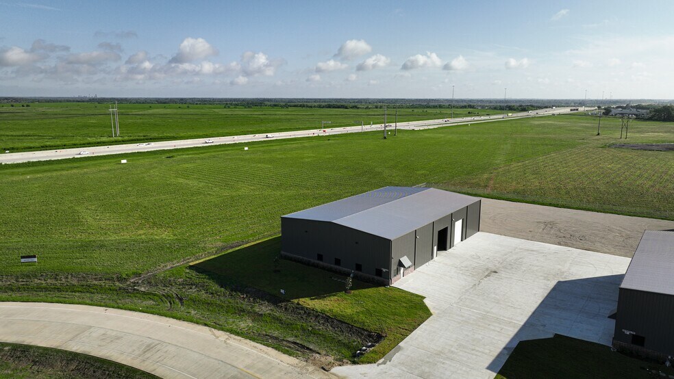 More Photos Of 8490 Industrial Pky, Beaumont Industrial For Lease