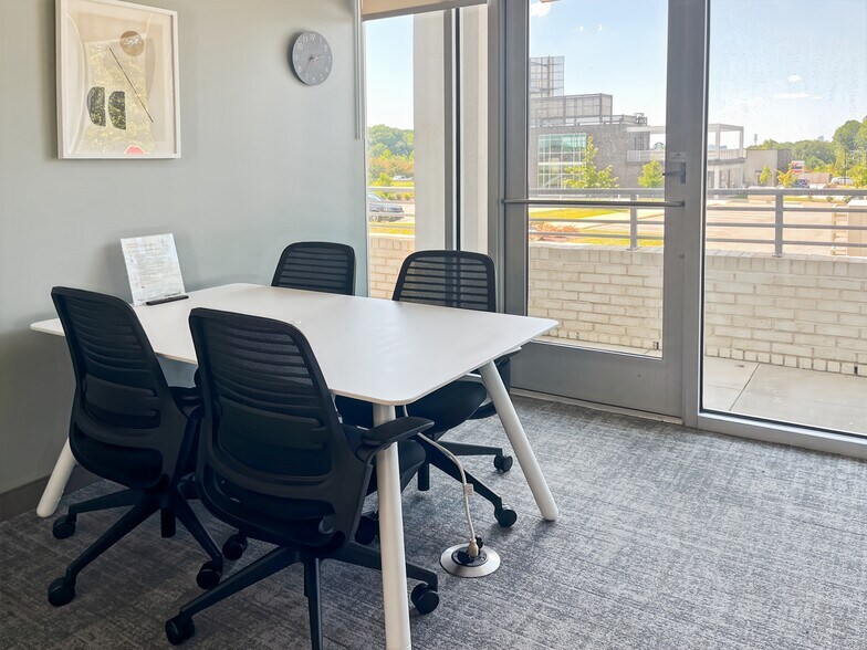 More Photos Of 4037 E Independence Blvd, Charlotte Coworking Space