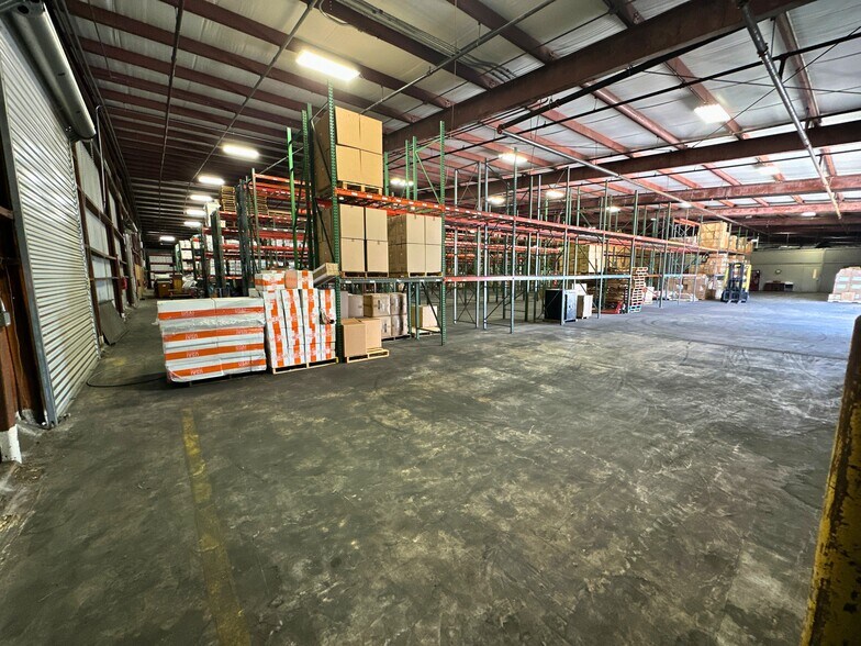More Photos Of 2930 Maine Ave, Lakeland Distribution For Lease