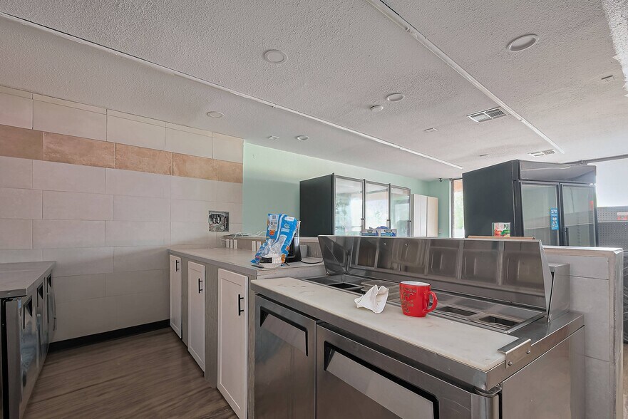 More Photos Of 500-509 Uvalde Rd, Houston Storefront Retail Office For Lease
