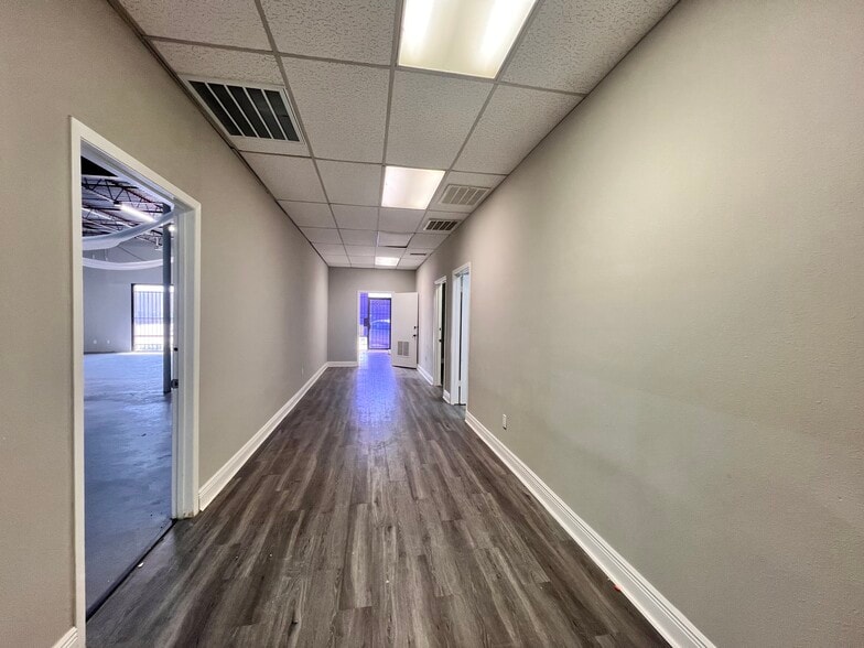 More Photos Of 5900-5928 Allday Dr, Houston Light Distribution For Lease