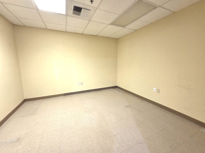 More Photos Of 5301 Truxtun Ave, Bakersfield Medical For Lease