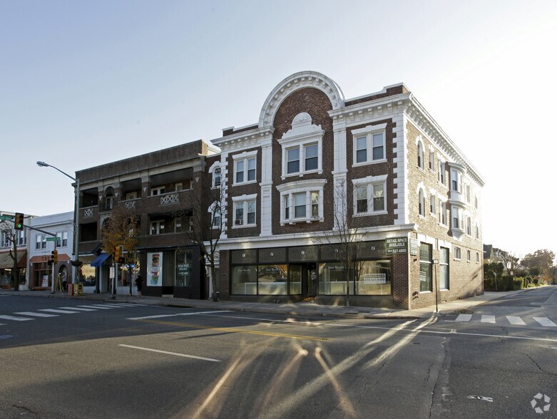 Primary Photo Of 874-880 W Lancaster Ave, Bryn Mawr Apartments For Lease