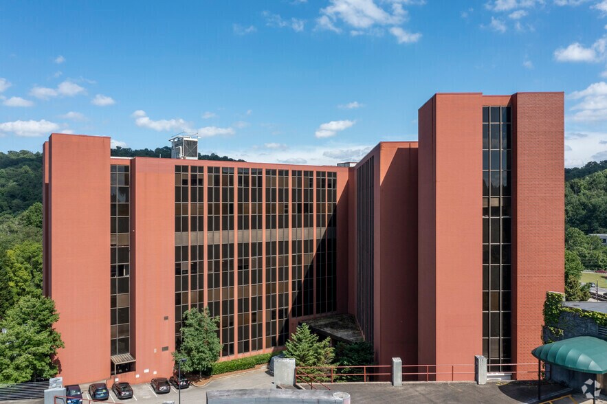 More Photos Of 800 Shades Creek Pkwy, Birmingham Office For Lease