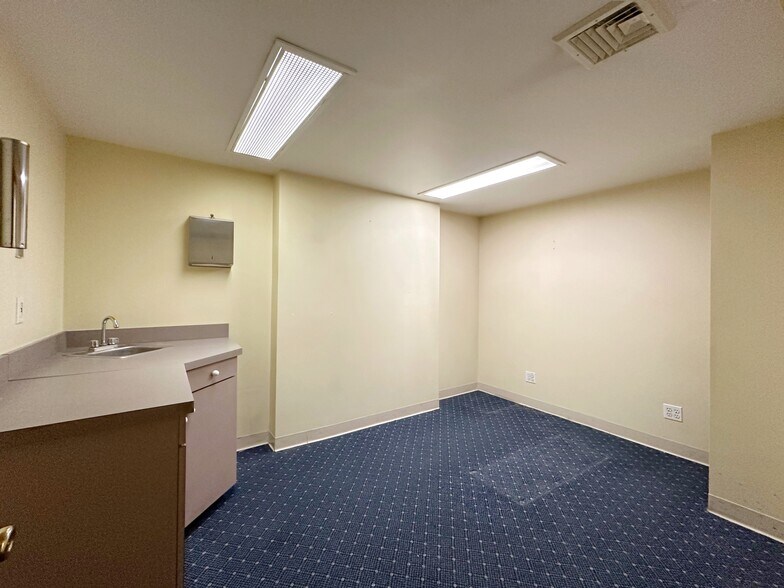 More Photos Of 364-366 97th St, Brooklyn Office Residential For Lease