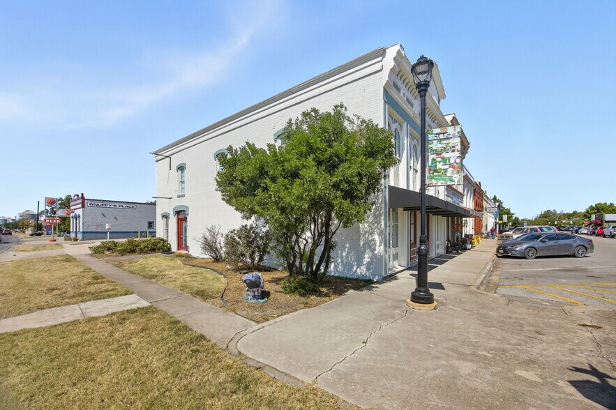 More Photos Of 101 East St, Hutto Storefront Retail Office For Lease