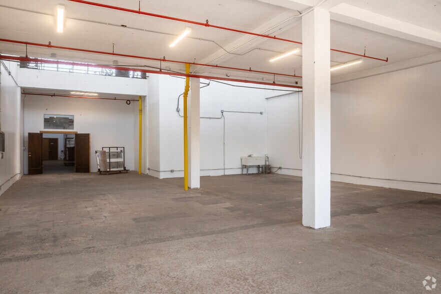 More Photos Of 3850 W Cortland St, Chicago Manufacturing For Sale