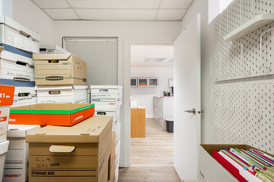 More Photos Of 2458 Haywood Av, West Vancouver Office Residential For Sale