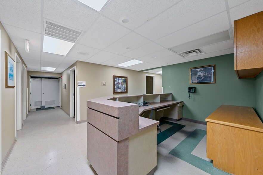More Photos Of 1004 Glenview Dr, Glasgow Medical For Sale