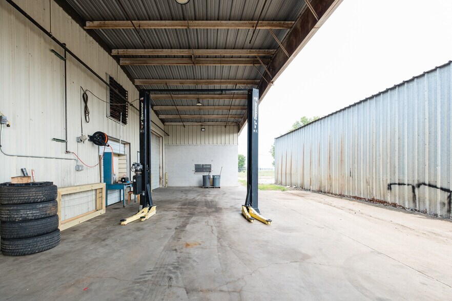More Photos Of 714 Calhoun St, Little Rock Industrial For Sale