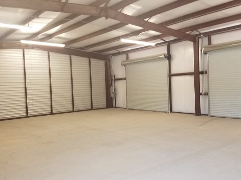 More Photos Of 8950 E Speedway Blvd, Tucson Warehouse For Lease