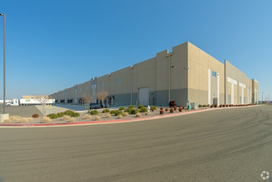More Photos Of 7461 Metro Air Pky, Sacramento Warehouse For Lease