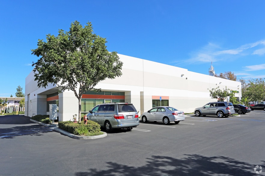 More Photos Of 492-496 W Meats Ave, Orange Warehouse For Lease