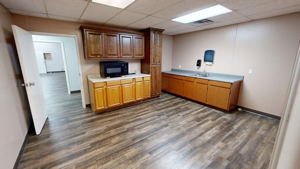 More Photos Of 3906 W Kelley Ave, Springdale Office For Lease