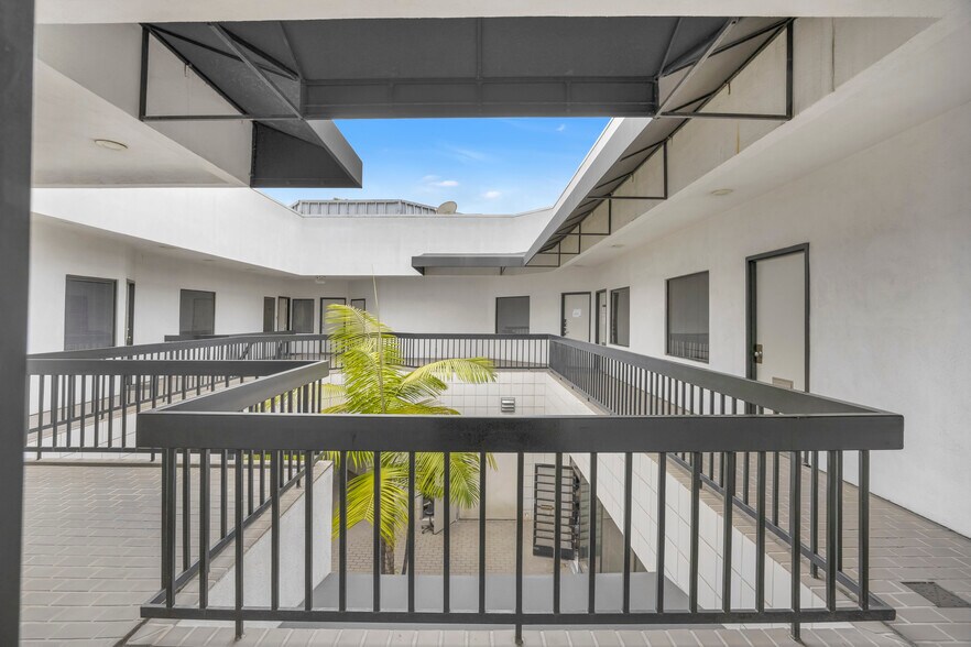 More Photos Of 5353 E 2nd St, Long Beach Storefront Retail Office For Lease