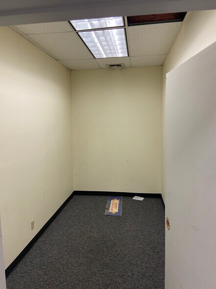 More Photos Of 921 E Palmdale Blvd, Palmdale Office For Sale