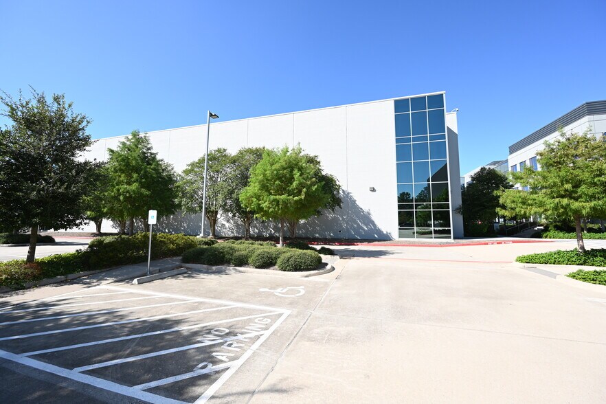 More Photos Of 8800 Technology Forest Pl, The Woodlands Unknown For Lease