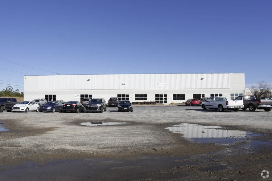 More Photos Of 1097 Highway 101 S, Greer Flex For Lease