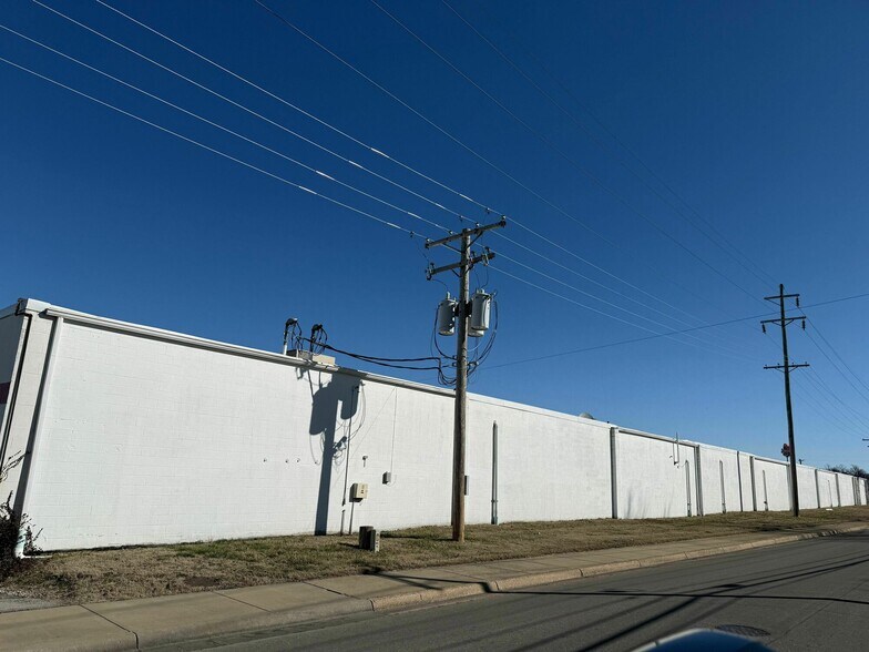 More Photos Of 689-699 S Monroe St, Lebanon General Retail For Sale