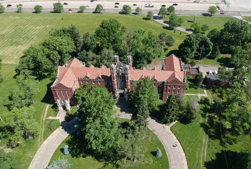 More Photos Of 23300 W Davison St, Detroit Specialty For Lease