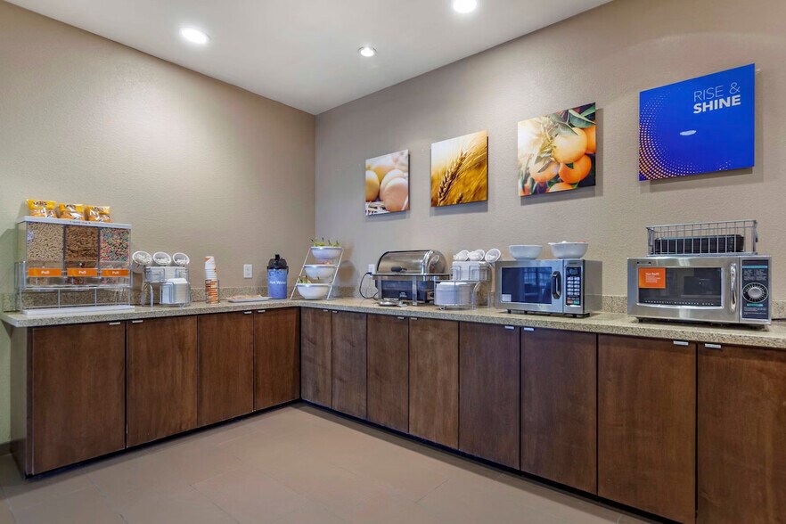 More Photos Of 825 Hoffie Dr, Sidney Hotel For Sale