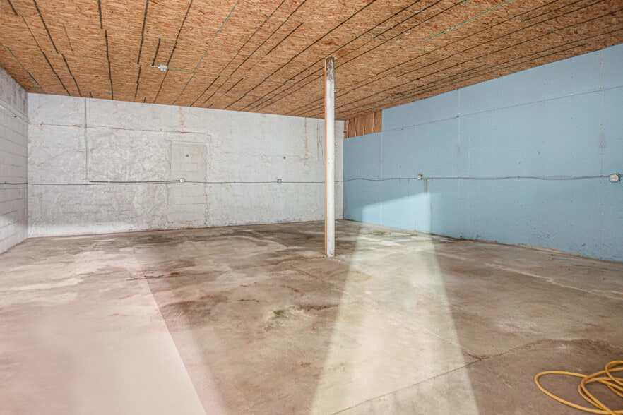 More Photos Of 10415 Fenkell St, Detroit Freestanding For Sale