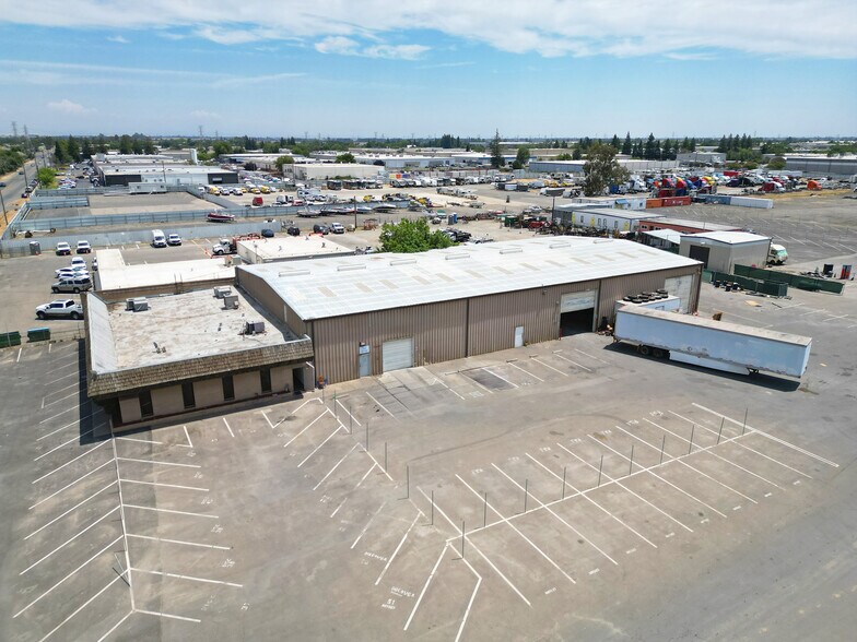More Photos Of 8732 Fruitridge Rd, Sacramento Warehouse For Lease