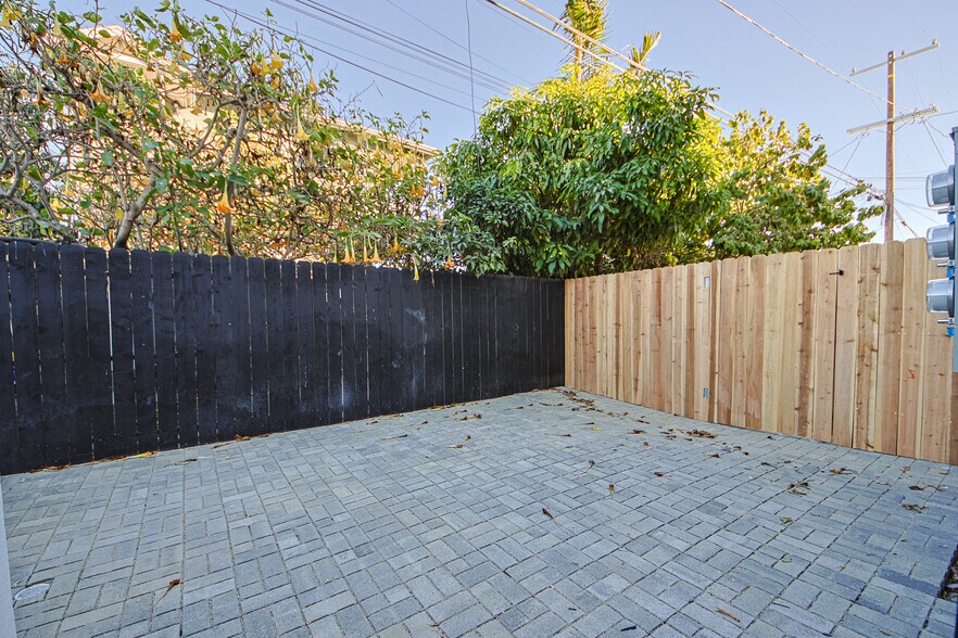 More Photos Of 2200 Thurman Ave, Los Angeles Multifamily For Sale